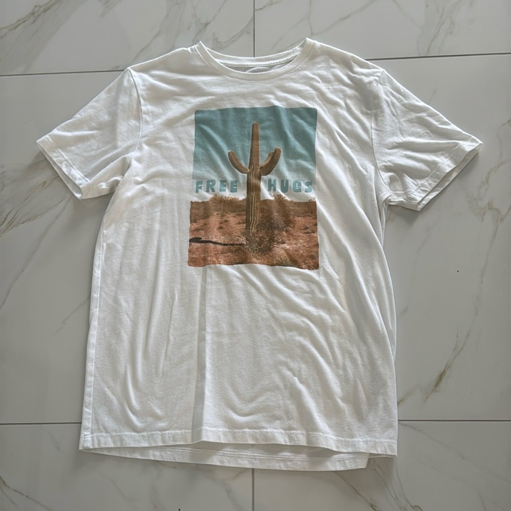 Old Navy Free Hugs Size Medium TShirt